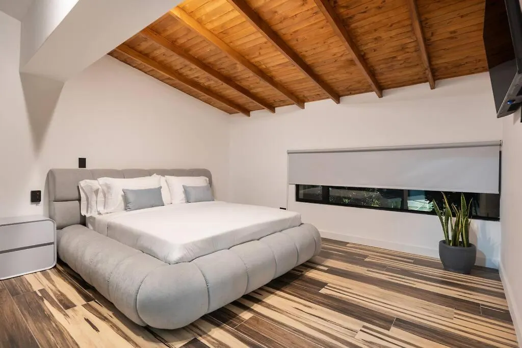 Private Sauna Jacuzzi Billiard Gym Luxury Retreat Medellín